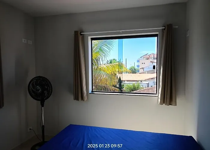 Apartamento pé na areia, praia Ubatuba, 2quartos, inteiro , Wi-fi ,garagem